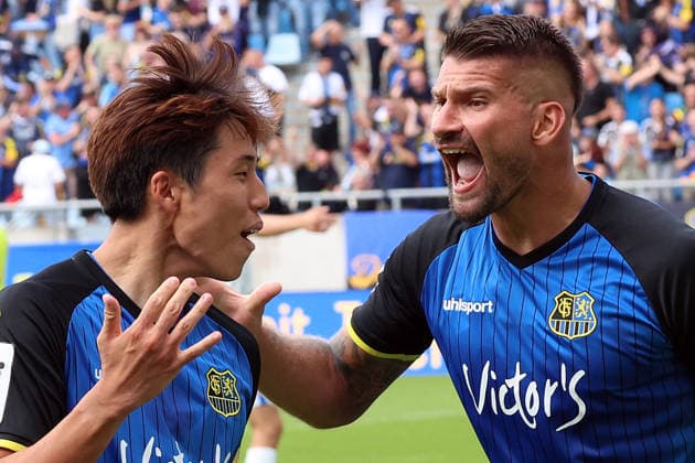 30.08.2026, xrekx, Fussball 3.Liga, 1.FC Saarbruecken - Hansa Rostock v.l. Torjubel nach dem Tor zum celebrating the goal celebrate 1:1 durch Seung-joon Lee (1.FC Saarbruecken) mit Kai Brünker Bruenker(1.FC Saarbruecken) Saarbruecken