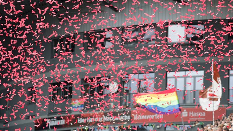 Stimmung beim Einlauf der teams Fussball, 2.Liga, Saison 2026-2027 Herren, FC St.Pauli gegen 1.FC kaiserslautern DFL REGULATIONS PROHIBIT ANY USE OF PHOTOGRAPHS AS IMAGE SEQUENCES AND OR QUASI-VIDEO. *** Atmosphere as the teams take the field: Soccer, 2nd Division, 2026–2027 Men’s Season, FC St. Pauli vs. 1. FC Kaiserslautern. DFL regulations prohibit any use of photographs as image sequences and or quasi-video.
