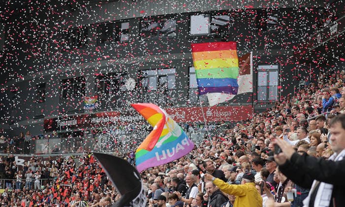 Stimmung beim Einlauf der teams Fussball, 2.Liga, Saison 2026-2027 Herren, FC St.Pauli gegen 1.FC kaiserslautern DFL REGULATIONS PROHIBIT ANY USE OF PHOTOGRAPHS AS IMAGE SEQUENCES AND OR QUASI-VIDEO. *** Atmosphere as the teams take the field: Soccer, 2nd Division, 2026–2027 Men’s Season, FC St. Pauli vs. 1. FC Kaiserslautern. DFL regulations prohibit any use of photographs as image sequences and or quasi-video.