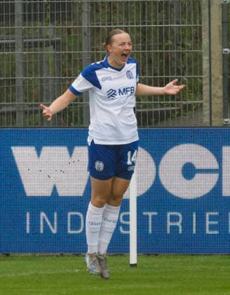 30.08.2026, Hänsch-Arena, Meppen, GER, 2. Bundesliga, Frauen: SV Meppen vs Eintracht Frankfurt II, Luftsprung von Bente Marie Bode (SV Meppen 14) nach ihrem 1:0-Tor DFL REGULATIONS PROHIBIT ANY USE OF PHOTOGRAPHS AS IMAGE SEQUENCES AND OR QUASI-VIDEO. Meppen Niedersachsen Hänsch-Arena