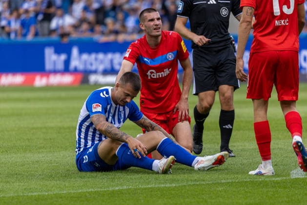 Deutschland: 2.Bundesliga, Saison 2026 2027, 30.08.2026, 3. Spieltag, 1.FC Magdeburg vs Holstein Kiel, Avnet Arena : Mateusz Zukowski (1.FC Magdeburg, 22), John Tolkin (Holstein Kiel, 47) *** Germany 2. Bundesliga, 2026–2027 Season, August 30, 2026, Matchday 3, 1. FC Magdeburg vs. Holstein Kiel, Avnet Arena: Mateusz Zukowski (1. FC Magdeburg, 22), John Tolkin (Holstein Kiel, 47) Copyright: xMichellexLukax
