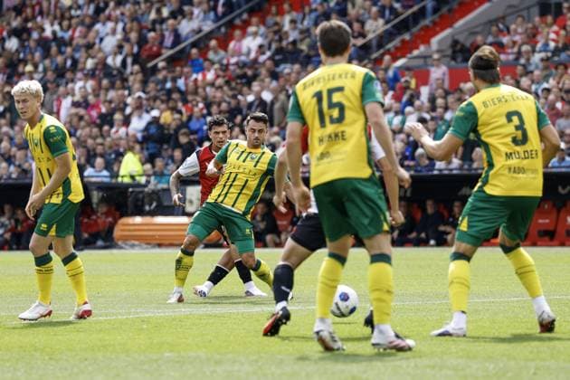 ROTTERDAM - Javi Lopez of Feyenoord, Daryl van Mieghem of ADO Den Haag (lr) during the Dutch Eredivisie match between Feyenoord Rotterdam and ADO Den Haag at De Kuip stadium on 30 August 2026 in Rotterdam, the Netherlands. MAURICE VAN STEEN ANP Eredivisie 2026 27 xVIxANPxSportx xxANPxIVx 566592767 originalFilename: 566592767.jpg