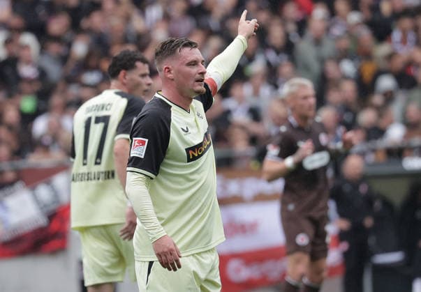 Marlon Ritter (1.FC Kaiserslautern) Fussball, 2.Liga, Saison 2026-2027 Herren, FC St.Pauli gegen 1.FC kaiserslautern DFL REGULATIONS PROHIBIT ANY USE OF PHOTOGRAPHS AS IMAGE SEQUENCES AND OR QUASI-VIDEO. *** Marlon Ritter, 1 FC Kaiserslautern Soccer, 2nd Division, 2026–2027 Men s Season, FC St. Pauli vs. 1. FC Kaiserslautern DFL regulations prohibit any use of photographs as image sequences and or quasi-video