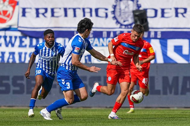 30.08.2026, xydrx, Fußball, 2. Fußball Bundesliga, 1.FC Magdeburg - Holstein Kiel, Saison 2026 2027, Avnet Arena: Anselmo Garcia MacNulty (1.FC Magdeburg, 3) im Zweikampf gegen Adrian Kapralik (Holstein Kiel, 20) DFB regulations prohibit any use of photographs as image sequences and or quasi-video. *** August 30, 2026, xydrx, Soccer, 2. Bundesliga, 1. FC Magdeburg vs. Holstein Kiel, 2026–2027 season, Avnet Arena Anselmo Garcia MacNulty 1 FC Magdeburg, 3 in a tackle against Adrian Kapralik of Holstein Kiel, 20 DFB regulations prohibit any use of photographs as image sequences and or quasi-video Copyright: HMBxMedia YannisxDreimann