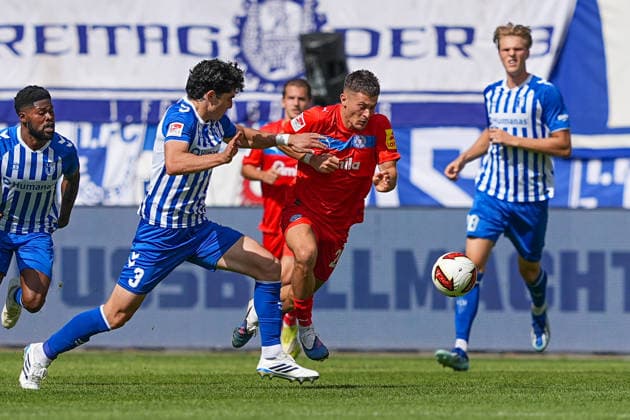 30.08.2026, xydrx, Fußball, 2. Fußball Bundesliga, 1.FC Magdeburg - Holstein Kiel, Saison 2026 2027, Avnet Arena: Anselmo Garcia MacNulty (1.FC Magdeburg, 3) im Zweikampf gegen Adrian Kapralik (Holstein Kiel, 20) DFB regulations prohibit any use of photographs as image sequences and or quasi-video. *** August 30, 2026, xydrx, Soccer, 2. Bundesliga, 1. FC Magdeburg vs. Holstein Kiel, 2026–2027 season, Avnet Arena Anselmo Garcia MacNulty 1 FC Magdeburg, 3 in a tackle against Adrian Kapralik of Holstein Kiel, 20 DFB regulations prohibit any use of photographs as image sequences and or quasi-video Copyright: HMBxMedia YannisxDreimann