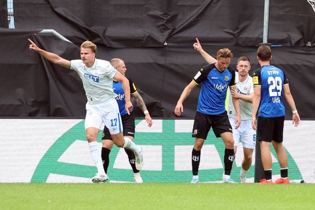 30.08.2026, xrekx, Fussball 3.Liga, 1.FC Saarbruecken - Hansa Rostock v.l. Torjubel nach dem Tor zum celebrating the goal celebrate 1:2 durch Florian Carstens (FC Hansa Rostock) Saarbruecken