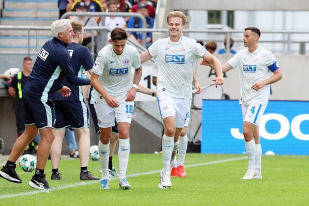 30.08.2026, xrekx, Fussball 3.Liga, 1.FC Saarbruecken - Hansa Rostock v.l. Torjubel nach dem Tor zum celebrating the goal celebrate 1:2 durch Florian Carstens (FC Hansa Rostock) Saarbruecken