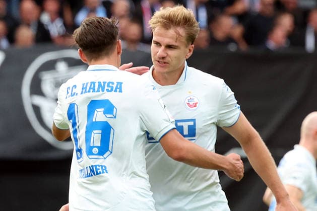 30.08.2026, xrekx, Fussball 3.Liga, 1.FC Saarbruecken - Hansa Rostock v.l. Torjubel nach dem Tor zum celebrating the goal celebrate 1:2 durch Florian Carstens (FC Hansa Rostock) Saarbruecken