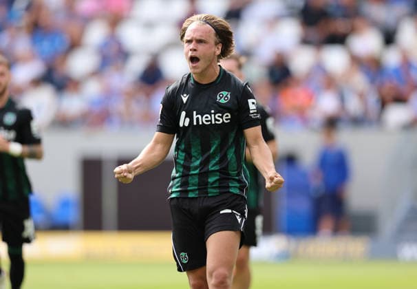 30.08.2026, Fussball 2. Bundesliga, SV Darmstadt 98 - Hannover 96, v.l., Torjubel zum 0:1 durch Lars Gindorf (Hannover 96), Goal celebration, celebrate the goal DFL DFB REGULATIONS PROHIBIT ANY USE OF PHOTOGRAPHS AS IMAGE SEQUENCES AND OR QUASI-VIDEO. xdcx *** August 30, 2026, Soccer, 2. Bundesliga, SV Darmstadt 98 vs. Hannover 96, from left, goal celebration for the 0–1 by Lars Gindorf of Hannover 96, goal celebration, celebrating the goal. DFL and DFB regulations prohibit any use of photographs as image sequences and or quasi-video. xdcx Copyright: HMBxMedia Claus