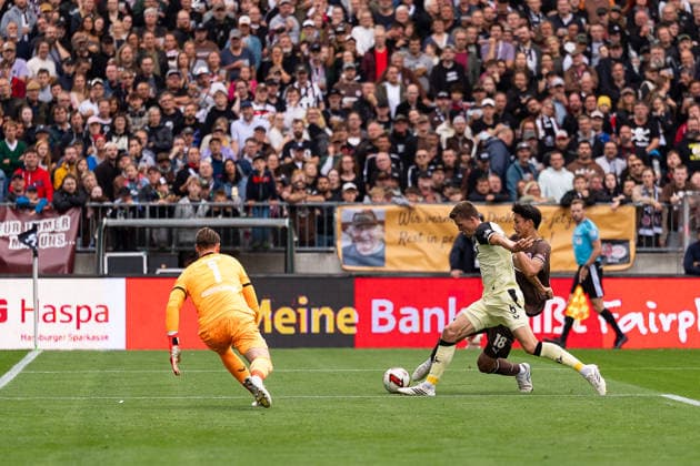 Tor zum 1:2 Abdoulie Ceesay (FC St. Pauli, 09), Vorlage Taichi Hara (FC St. Pauli, 18), Fabian Kunze (1. FC Kaiserslautern, 06) GER, FC St. Pauli vs. 1. FC Kaiserslautern, Fussball, 2. Bundesliga, Spieltag 3, Saison 2026 2027, 30.08.2026 DFL REGULATIONS PROHIBIT ANY USE OF PHOTOGRAPHS AS IMAGE SEQUENCES AND OR QUASI-VIDEO GER, FC St. Pauli vs. 1. FC Kaiserslautern, Fussball, 2. Bundesliga, Spieltag 3, Saison 2026 2027, 30.08.2026 Hamburg *** Goal: 1-2 Abdoulie Ceesay (FC St. Pauli, 09), assist: Taichi Hara (FC St. Pauli, 18), Fabian Kunze (1. FC Kaiserslautern, 06 GER), FC St. Pauli vs. 1. FC Kaiserslautern, Soccer, 2. Bundesliga, Matchday 3, 2026–2027 season, August 30, 2026 DFL regulations prohibit any use of photographs as image sequences and or quasi-video GER, FC St. Pauli vs. 1. FC Kaiserslautern, Soccer, 2. Bundesliga, Matchday 3, 2026–2027 Season, August 30, 2026, Hamburg Copyright: xEibner-Pressefoto MaxxVincenx EP_MVN