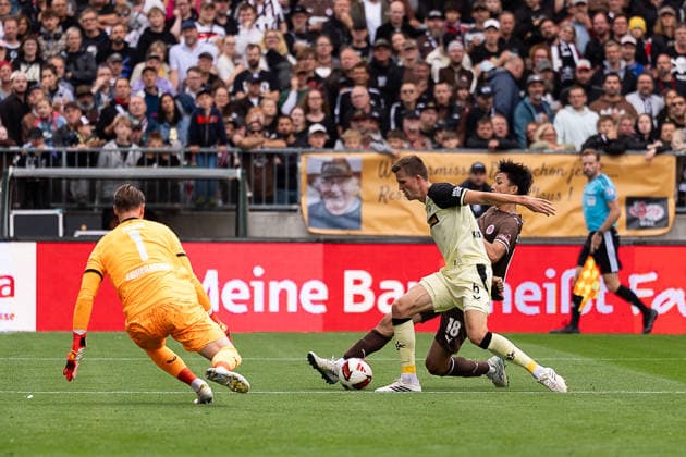 Tor zum 1:2 Abdoulie Ceesay (FC St. Pauli, 09), Vorlage Taichi Hara (FC St. Pauli, 18), Fabian Kunze (1. FC Kaiserslautern, 06), GER, FC St. Pauli vs. 1. FC Kaiserslautern, Fussball, 2. Bundesliga, Spieltag 3, Saison 2026 2027, 30.08.2026 DFL REGULATIONS PROHIBIT ANY USE OF PHOTOGRAPHS AS IMAGE SEQUENCES AND OR QUASI-VIDEO GER, FC St. Pauli vs. 1. FC Kaiserslautern, Fussball, 2. Bundesliga, Spieltag 3, Saison 2026 2027, 30.08.2026 Hamburg *** Goal: 1-2 Abdoulie Ceesay (FC St. Pauli), 09, Assist: Taichi Hara (FC St. Pauli), 18, Fabian Kunze (1. FC Kaiserslautern), 06, GER, FC St. Pauli vs. 1. FC Kaiserslautern, Soccer, 2. Bundesliga, Matchday 3, 2026–2027 Season, August 30, 2026 DFL regulations prohibit any use of photographs as image sequences and or quasi-video GER, FC St. Pauli vs. 1. FC Kaiserslautern, Soccer, 2. Bundesliga, Matchday 3, 2026–2027 Season, August 30, 2026, Hamburg Copyright: xEibner-Pressefoto MaxxVincenx EP_MVN