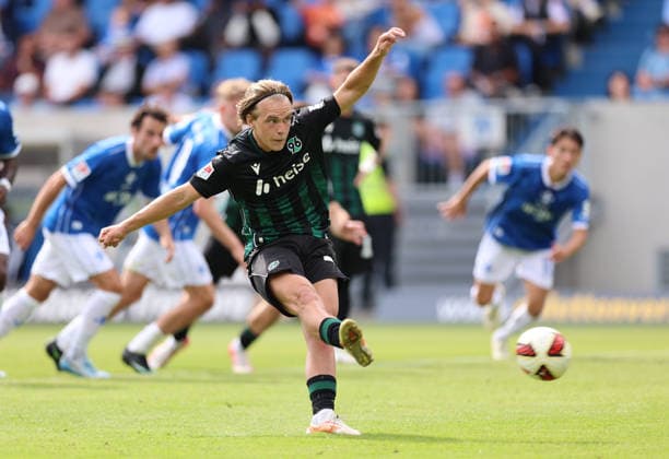 30.08.2026, Fussball 2. Bundesliga, SV Darmstadt 98 - Hannover 96, v.l., Goal scored, scores a goal, Tor zum 0:1 durch Lars Gindorf (Hannover 96) DFL DFB REGULATIONS PROHIBIT ANY USE OF PHOTOGRAPHS AS IMAGE SEQUENCES AND OR QUASI-VIDEO. xdcx *** August 30, 2026, Soccer, 2. Bundesliga, SV Darmstadt 98 vs. Hannover 96, from left, Goal scored, scores a goal, Goal to make it 0–1 by Lars Gindorf, Hannover 96. DFL and DFB regulations prohibit any use of photographs as image sequences and or quasi-video. xdcx Copyright: HMBxMedia Claus