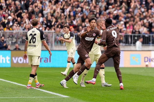 Tor zum 1:2 Abdoulie Ceesay (FC St. Pauli, 09) jubelt Jubel mit Taichi Hara (FC St. Pauli, 18), GER, FC St. Pauli vs. 1. FC Kaiserslautern, Fussball, 2. Bundesliga, Spieltag 3, Saison 2026 2027, 30.08.2026 DFL REGULATIONS PROHIBIT ANY USE OF PHOTOGRAPHS AS IMAGE SEQUENCES AND OR QUASI-VIDEO GER, FC St. Pauli vs. 1. FC Kaiserslautern, Fussball, 2. Bundesliga, Spieltag 3, Saison 2026 2027, 30.08.2026 Hamburg *** Goal: 1–2 by Abdoulie Ceesay (FC St. Pauli), No. 09, celebrates with Taichi Hara (FC St. Pauli), No. 18, GER, FC St. Pauli vs. 1. FC Kaiserslautern, Soccer, 2. Bundesliga, Matchday 3, 2026–2027 Season, August 30, 2026 DFL regulations prohibit any use of photographs as image sequences and or quasi-video, GER, FC St. Pauli vs. 1. FC Kaiserslautern, Soccer, 2. Bundesliga, Matchday 3, 2026–2027 Season, August 30, 2026, Hamburg Copyright: xEibner-Pressefoto MaxxVincenx EP_MVN