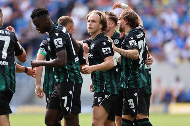 30.08.2026, Fussball 2. Bundesliga, SV Darmstadt 98 - Hannover 96, v.l., Torjubel zum 0:1 durch Lars Gindorf (Hannover 96), Goal celebration, celebrate the goal DFL DFB REGULATIONS PROHIBIT ANY USE OF PHOTOGRAPHS AS IMAGE SEQUENCES AND OR QUASI-VIDEO. xdcx *** August 30, 2026, Soccer 2. Bundesliga, SV Darmstadt 98 vs. Hannover 96, from left, goal celebration for the 0–1 score by Lars Gindorf of Hannover 96, goal celebration, celebrating the goal. DFL and DFB regulations prohibit any use of photographs as image sequences and or quasi-video. xdcx Copyright: HMBxMedia Claus