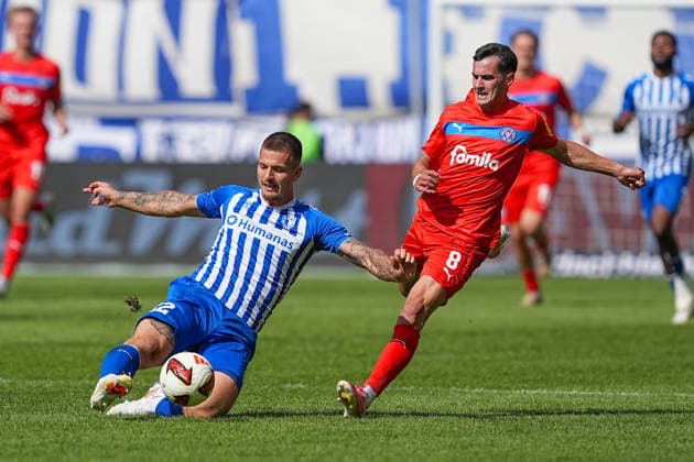 30.08.2026, xydrx, Fußball, 2. Fußball Bundesliga, 1.FC Magdeburg - Holstein Kiel, Saison 2026 2027, Avnet Arena: Mateusz Zukowski (1.FC Magdeburg, 22) im Zweikampf gegen Guillermo Balzi (Holstein Kiel, 8) DFB regulations prohibit any use of photographs as image sequences and or quasi-video. *** August 30, 2026, xydrx, Soccer, 2. Bundesliga, 1. FC Magdeburg vs. Holstein Kiel, 2026–2027 season, Avnet Arena: Mateusz Zukowski of 1. FC Magdeburg, No. 22, in a tackle against Guillermo Balzi of Holstein Kiel, No. 8. DFB regulations prohibit any use of photographs as image sequences and or quasi-video. Copyright: HMBxMedia YannisxDreimann