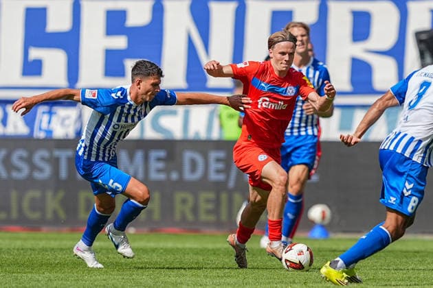 30.08.2026, xydrx, Fußball, 2. Fußball Bundesliga, 1.FC Magdeburg - Holstein Kiel, Saison 2026 2027, Avnet Arena: Tobias Mueller (1.FC Magdeburg, 5) im Zweikampf gegen Jonas Therkelsen (Holstein Kiel, 10) DFB regulations prohibit any use of photographs as image sequences and or quasi-video. *** August 30, 2026, xydrx, Soccer, 2. Bundesliga, 1. FC Magdeburg vs. Holstein Kiel, 2026–2027 season, Avnet Arena: Tobias Mueller of 1. FC Magdeburg, No. 5 in a tackle against Jonas Therkelsen of Holstein Kiel; DFB regulations prohibit any use of photographs as image sequences and or quasi-video Copyright: HMBxMedia YannisxDreimann