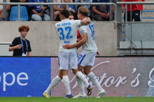 30.08.2026, Fussball, Herren, 3. Liga, Saison 2026 2027, 1. FC Saarbrücken - FC Hansa Rostock, Torjubel zum 1:2, Torschütze: Florian Carstens (Hansa Rostock) Saarbrücken Ludwigsparkstadion Saarland Deutschland (DEU) Copyright: xSebastianxBachx