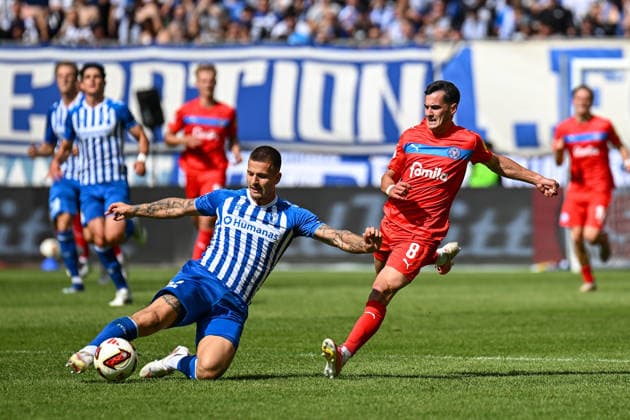 Fußball I Herren I Saison 2026-2027 I 2. Bundesliga I 3. Spieltag I 1. FC Magdeburg - Holstein Kiel I 30.08.2026 Zweikampf Mateusz Zukowski (22, 1. FC Magdeburg), Guillermo Balzi (8, Holstein Kiel) Magdeburg Avnet Arena (Heinz-Krügel-Platz 1) Sachsen-Anhalt Deutschland *** Soccer I Men s I 2026–2027 Season I 2. Bundesliga I Matchday 3 I 1. FC Magdeburg vs. Holstein Kiel I August 30, 2026, Tackle by Mateusz Zukowski (22), 1 FC Magdeburg, Guillermo Balzi (8), Holstein Kiel; Magdeburg, Avnet Arena, Heinz Krügel Field, No. 1, Saxony-Anhalt, Germany Copyright: xLobeca InesxHähnelx