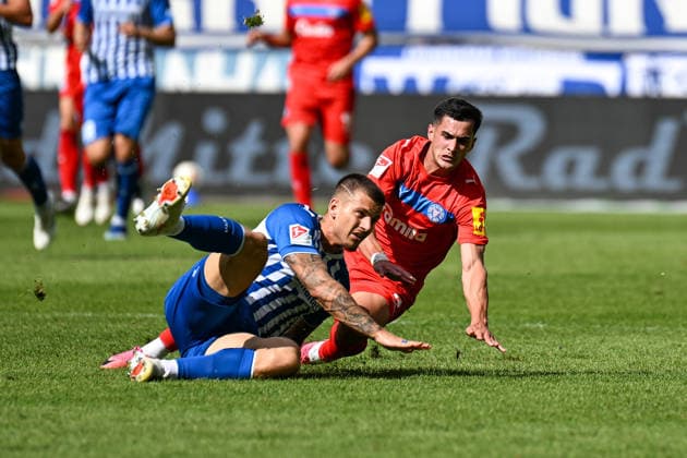 Fußball I Herren I Saison 2026-2027 I 2. Bundesliga I 3. Spieltag I 1. FC Magdeburg - Holstein Kiel I 30.08.2026 Zweikampf Mateusz Zukowski (22, 1. FC Magdeburg), Guillermo Balzi (8, Holstein Kiel) Magdeburg Avnet Arena (Heinz-Krügel-Platz 1) Sachsen-Anhalt Deutschland *** Soccer I Men s I 2026–2027 Season I 2. Bundesliga I Matchday 3 I 1. FC Magdeburg vs. Holstein Kiel I August 30, 2026, Tackle by Mateusz Zukowski (22), 1 FC Magdeburg, Guillermo Balzi (8), Holstein Kiel; Magdeburg, Avnet Arena, Heinz Krügel Field, No. 1, Saxony-Anhalt, Germany Copyright: xLobeca InesxHähnelx