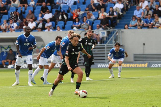 30.08.2026, xtvx, Fussball 2.Bundesliga, SV Darmstadt 98 - Hannover 96 v.l. Strafstoss Lars Gindorf (Hannover 96) Goal scored, Tor zum 0:1 (DFL DFB REGULATIONS PROHIBIT ANY USE OF PHOTOGRAPHS as IMAGE SEQUENCES and or QUASI-VIDEO) Darmstadt *** August 30, 2026, xtvx, Soccer 2. Bundesliga, SV Darmstadt 98 vs. Hannover 96: Lars Gindorf (Hannover 96) scores a penalty kick, goal to make it 0–1. DFL and DFB regulations prohibit any use of photographs as image sequences and or quasi-video. Darmstadt