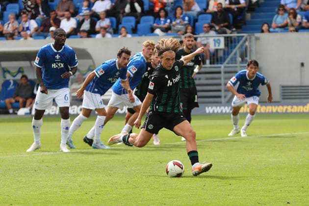 30.08.2026, xtvx, Fussball 2.Bundesliga, SV Darmstadt 98 - Hannover 96 v.l. Strafstoss Lars Gindorf (Hannover 96) Goal scored, Tor zum 0:1 (DFL DFB REGULATIONS PROHIBIT ANY USE OF PHOTOGRAPHS as IMAGE SEQUENCES and or QUASI-VIDEO) Darmstadt *** August 30, 2026, xtvx, Soccer 2. Bundesliga, SV Darmstadt 98 vs. Hannover 96: Lars Gindorf (Hannover 96) scores a penalty kick, goal to make it 0–1. DFL and DFB regulations prohibit any use of photographs as image sequences and or quasi-video. Darmstadt