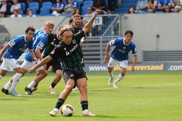 30.08.2026, xtvx, Fussball 2.Bundesliga, SV Darmstadt 98 - Hannover 96 v.l. Strafstoss Lars Gindorf (Hannover 96) Goal scored, Tor zum 0:1 (DFL DFB REGULATIONS PROHIBIT ANY USE OF PHOTOGRAPHS as IMAGE SEQUENCES and or QUASI-VIDEO) Darmstadt *** August 30, 2026, xtvx, Soccer 2. Bundesliga, SV Darmstadt 98 vs. Hannover 96: Lars Gindorf (Hannover 96) scores a penalty kick, goal to make it 0–1. DFL and DFB regulations prohibit any use of photographs as image sequences and or quasi-video. Darmstadt