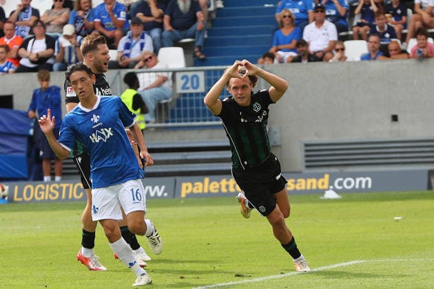 30.08.2026, xtvx, Fussball 2.Bundesliga, SV Darmstadt 98 - Hannover 96 v.l. Strafstoss Lars Gindorf (Hannover 96) Goal scored, Tor zum 0:1 Torjubel, Goal celebration, celebrate the goal, celebrates scoring (DFL DFB REGULATIONS PROHIBIT ANY USE OF PHOTOGRAPHS as IMAGE SEQUENCES and or QUASI-VIDEO) Darmstadt *** August 30, 2026, xtvx, Soccer 2. Bundesliga, SV Darmstadt 98 vs. Hannover 96: Penalty kick by Lars Gindorf, Hannover 96 scores, making the score 0–1; goal celebration, Goal celebration, celebrating the goal, celebrates scoring DFL DFB REGULATIONS PROHIBIT ANY USE OF PHOTOGRAPHS as IMAGE SEQUENCES and or QUASI-VIDEO Darmstadt