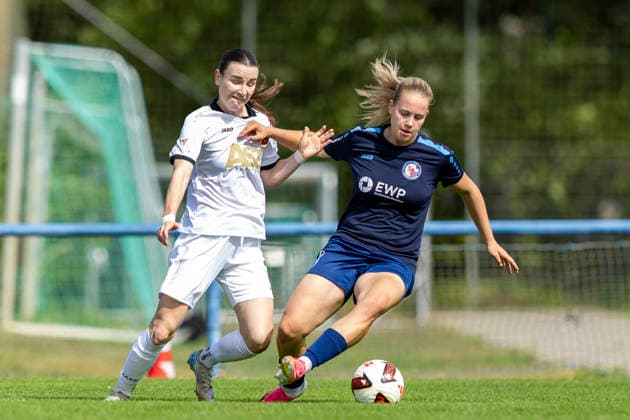 Regionalliga Nordost Frauen: 1. FFC Turbine Potsdam II vs. 1. FFV Erfurt; Potsdam; 30.08.2026 Milena Schulz ( 18; 1. FFC Turbine Potsdam II) gegen Lea Schrenk ( 19; 1. FFV Erfurt) Regionalliga Nordost Frauen: 1. FFC Turbine Potsdam II vs. 1. FFV Erfurt; Sportforum Potsdam Waldstadt Schlaatz; 30.08.2026 Copyright: xBEAUTIFULxSPORTS Duehringx