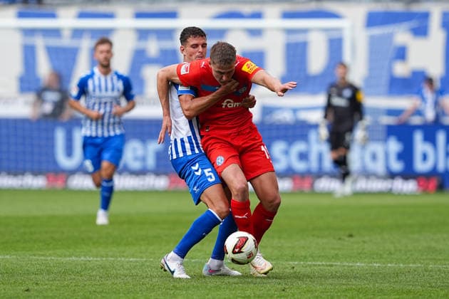 30.08.2026, xydrx, Fußball, 2. Fußball Bundesliga, 1.FC Magdeburg - Holstein Kiel, Saison 2026 2027, Avnet Arena: Tobias Mueller (1.FC Magdeburg, 5) im Zweikampf gegen Phil Harres (Holstein Kiel, 19) DFB regulations prohibit any use of photographs as image sequences and or quasi-video. *** August 30, 2026, xydrx, Soccer, 2. Bundesliga, 1. FC Magdeburg vs. Holstein Kiel, 2026–2027 season, Avnet Arena, Tobias Mueller (1. FC Magdeburg), 5 in a tackle against Phil Harres (Holstein Kiel), 19. DFB regulations prohibit any use of photographs as image sequences and or quasi-video. Copyright: HMBxMedia YannisxDreimann