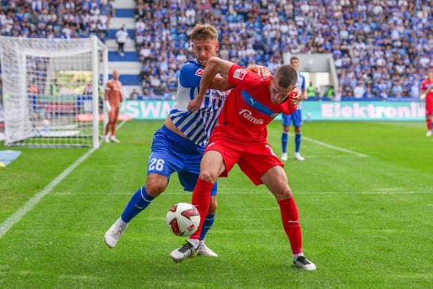 30.08.2026, xydrx, Fußball, 2. Fußball Bundesliga, 1.FC Magdeburg - Holstein Kiel, Saison 2026 2027, Avnet Arena: David Zec (Holstein Kiel, 26) im Zweikampf gegen Torben Muesel (1.FC Magdeburg, 26) DFB regulations prohibit any use of photographs as image sequences and or quasi-video. *** August 30, 2026, xydrx, Soccer, 2. Bundesliga, 1. FC Magdeburg vs. Holstein Kiel, 2026–2027 season, Avnet Arena, David Zec (Holstein Kiel), No. 26 in a tackle against Torben Muesel (1. FC Magdeburg), No. 26. DFB regulations prohibit any use of photographs as image sequences and or quasi-video. Copyright: HMBxMedia YannisxDreimann