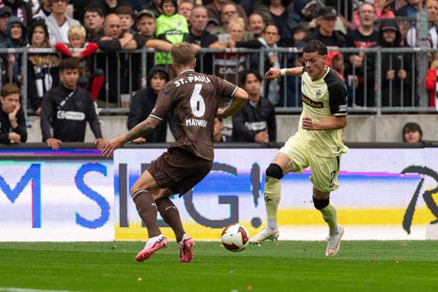 Erencan Yardimci (1. FC Kaiserslautern, 17) im Dribbling gegen Marcus Mathisen (FC St. Pauli, 06), GER, FC St. Pauli vs. 1. FC Kaiserslautern, Fussball, 2. Bundesliga, Spieltag 3, Saison 2026 2027, 30.08.2026 DFL REGULATIONS PROHIBIT ANY USE OF PHOTOGRAPHS AS IMAGE SEQUENCES AND OR QUASI-VIDEO GER, FC St. Pauli vs. 1. FC Kaiserslautern, Fussball, 2. Bundesliga, Spieltag 3, Saison 2026 2027, 30.08.2026 Hamburg *** Erencan Yardimci, 1 FC Kaiserslautern, 17, dribbling past Marcus Mathisen, FC St. Pauli, 06, GER, FC St. Pauli vs. 1 FC Kaiserslautern, Soccer, 2. Bundesliga, Matchday 3, 2026–2027 Season, August 30, 2026 DFL regulations prohibit any use of photographs as image sequences and or quasi-video, GER, FC St. Pauli vs. 1. FC Kaiserslautern, soccer, 2. Bundesliga, Matchday 3, 2026–2027 season, August 30, 2026, Hamburg Copyright: xEibner-Pressefoto MaxxVincenx EP_MVN