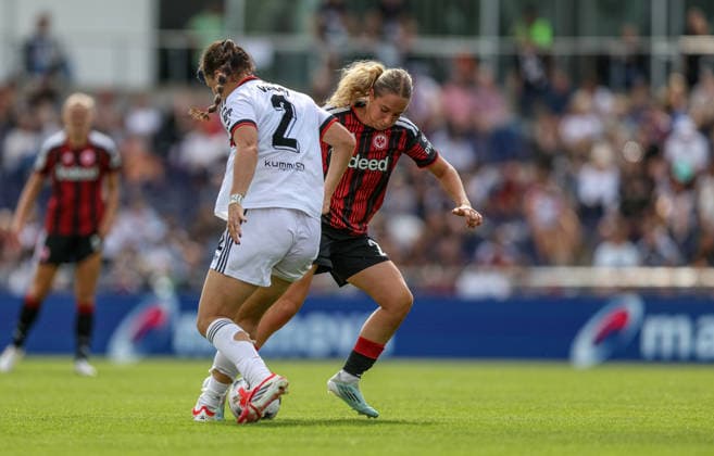 GER, Frankfurt, Eintracht Frankfurt vs 1. FC Nürnberg, Google Pixel Frauen Bundesliga, Fussball, DFB, Spielzeit 2026 2027, Stadion am Brentanobad, 2. Spieltag im Bild v.l.: Leia Varley (FC Nürnberg Frauen 2), Danique Tolhoek (Eintracht Frankfurt Frauen 22) DFB DFL REGULATIONS PROHIBIT ANY USE OF PHOTOGRAPHS AS IMAGE SEQUENCES AND OR QUASI-VIDEO, 30.08.2026 *** GER, Frankfurt, Eintracht Frankfurt vs. 1. FC Nürnberg, Google Pixel Women s Bundesliga, Soccer, DFB, 2026–2027 Season, Stadion am Brentanobad, Matchday 2 in pictures (from left): Leia Varley, 1. FC Nürnberg Women 2, Danique Tolhoek, Eintracht Frankfurt Women 22. DFB and DFL regulations prohibit any use of photographs as image sequences and or quasi-video. August 30, 2026 Copyright: HMBxMedia HendrikxHamelau