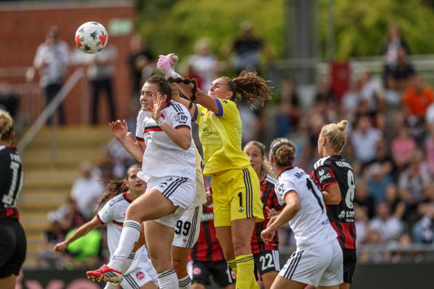 GER, Frankfurt, Eintracht Frankfurt vs 1. FC Nürnberg, Google Pixel Frauen Bundesliga, Fussball, DFB, Spielzeit 2026 2027, Stadion am Brentanobad, 2. Spieltag im Bild v.l.: Leia Varley (FC Nürnberg Frauen 2), Lourdes Romero (FC Nürnberg Frauen 1), Strafraumszene DFB DFL REGULATIONS PROHIBIT ANY USE OF PHOTOGRAPHS AS IMAGE SEQUENCES AND OR QUASI-VIDEO, 30.08.2026 *** GER, Frankfurt, Eintracht Frankfurt vs. 1. FC Nürnberg, Google Pixel Women s Bundesliga, Soccer, DFB, 2026–2027 Season, Stadion am Brentanobad, Matchday 2 in pictures (from left): Leia Varley, 1. FC Nürnberg Women 2, Lourdes Romero, FC Nürnberg Women’s 1, penalty area scene. DFB and DFL regulations prohibit any use of photographs as image sequences and or quasi-video. August 30, 2026 Copyright: HMBxMedia HendrikxHamelau