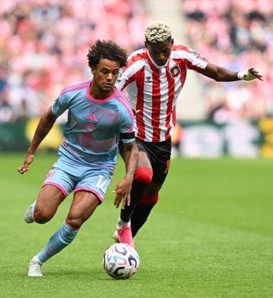 Oscar Bobb of Fulham and Nilson Angulo of Sunderland Sunderland v Fulham, Premier League Football, Football, Stadium of Light, Sunderland, UK - 30 Aug 2026Sunderland Stadium of Light United Kingdom EDITORIAL USE ONLY No use with unauthorised audio, video, data, fixture lists, club league logos or live services. Online in-match use limited to 120 images, no video emulation. No use in betting, games or single club league player publications. Copyright: xGreigxCowie Shutterstockx 17119085bi