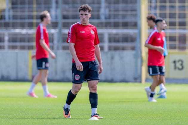 Lukas Bettrich (TSV 1882 Landsberg, 06) beim Aufwaermen GER, TSV 1860 Muenchen vs. TSV Landsberg 1882, Fussball, Regionalliga Bayern, 6. Spieltag, Saison 2026 2027, 30.08.2026. (DFL DFB REGULATIONS PROHIBIT ANY USE OF PHOTOGRAPHS as IMAGE SEQUENCES and or QUASI-VIDEO). Foto: HMB Media Heike Feiner Copyright: HMBxMedia HeikexFeiner
