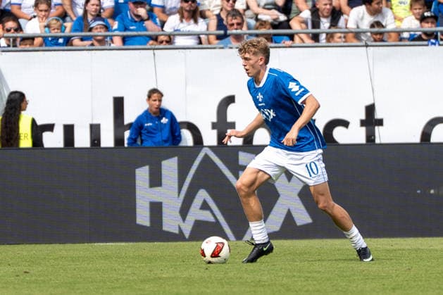 2. Bundesliga: SV Darmstadt 98 vs Hannover 96, Merck-Stadion am Böllenfalltor, 30.08.2026 Am Ball Nicolas Verkooijen (SV Darmstadt 98, 10) 2. Bundesliga: SV Darmstadt 98 vs Hannover 96, Merck-Stadion am Böllenfalltor, 30.08.2026 DFB DFL REGULATIONS PROHIBIT ANY USE OF PHOTOGRAPHS AS IMAGE SEQUENCES AND OR QUASI-VIDEO. *** 2. Bundesliga: SV Darmstadt 98 vs. Hannover 96, Merck Stadium at Böllenfalltor, August 30, 2026. Nicolas Verkooijen of SV Darmstadt 98 in possession. 10. 2. Bundesliga: SV Darmstadt 98 vs. Hannover 96, Merck Stadium at Böllenfalltor, August 30, 2026 DFB and DFL regulations prohibit any use of photographs as image sequences and or quasi-video. Copyright: xBEAUTIFULxSPORTS Hillx