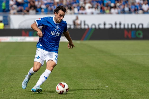 2. Bundesliga: SV Darmstadt 98 vs Hannover 96, Merck-Stadion am Böllenfalltor, 30.08.2026 Am Ball Christopher Lannert (SV Darmstadt 98, 28) 2. Bundesliga: SV Darmstadt 98 vs Hannover 96, Merck-Stadion am Böllenfalltor, 30.08.2026 DFB DFL REGULATIONS PROHIBIT ANY USE OF PHOTOGRAPHS AS IMAGE SEQUENCES AND OR QUASI-VIDEO. *** 2. Bundesliga: SV Darmstadt 98 vs. Hannover 96, Merck Stadium at Böllenfalltor, August 30, 2026. On the ball: Christopher Lannert, SV Darmstadt 98. 28. 2. Bundesliga: SV Darmstadt 98 vs. Hannover 96, Merck Stadium at Böllenfalltor, August 30, 2026 DFB and DFL regulations prohibit any use of photographs as image sequences and or quasi-video. Copyright: xBEAUTIFULxSPORTS Hillx