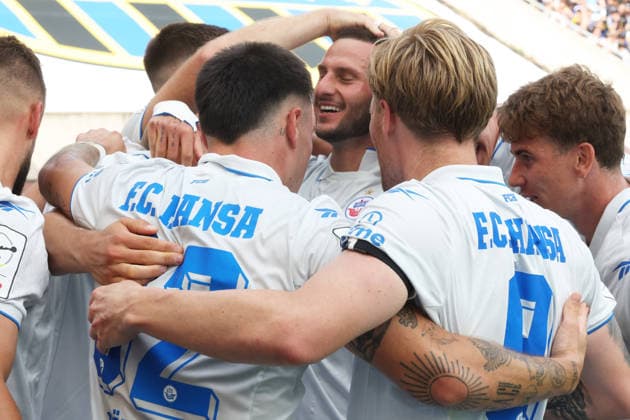 1.FC Saarbrücken.,FC Hansa Rostock Saarbrücken , 30.08.2026 Fußball 3.Liga 1.FC Saarbrücken.,FC Hansa Rostock FC Hansa Rostock jubelt nach dem 1-3 Saarbrücken Ludwigsparkstadion Saarland Deutschland