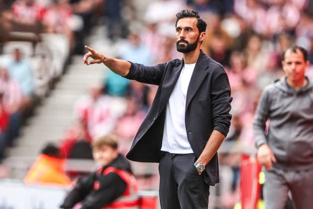 Premier League: Sunderland v Fulham Alvaro Arbeloa manager of Fulham gives his team instructions during the Premier League match Sunderland vs Fulham at Stadium Of Light, Sunderland, United Kingdom on 30 August 2026 (Photo by Alfie Cosgrove News Images) Sunderland Stadium Of Light Tyne and Wear United Kingdom Copyright: xAlfiexCosgrove NewsxImagesx
