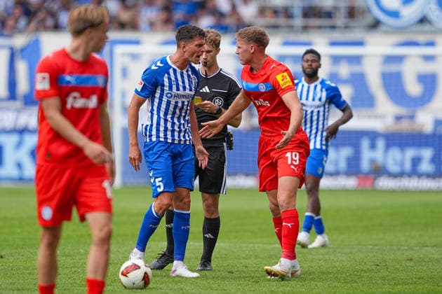 30.08.2026, xydrx, Fußball, 2. Fußball Bundesliga, 1.FC Magdeburg - Holstein Kiel, Saison 2026 2027, Avnet Arena: Tobias Mueller (1.FC Magdeburg, 5) und Phil Harres (Holstein Kiel, 19) geraten an einander DFB regulations prohibit any use of photographs as image sequences and or quasi-video. *** August 30, 2026, xydrx, Soccer, 2. Bundesliga, 1. FC Magdeburg vs. Holstein Kiel, 2026–2027 season, Avnet Arena: Tobias Mueller (1 FC Magdeburg, No. 5) and Phil Harres (Holstein Kiel, No. 19) clash. DFB regulations prohibit any use of photographs as image sequences and or quasi-video. Copyright: HMBxMedia YannisxDreimann