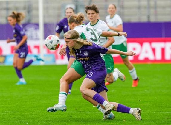 Frauenfussball in Essen ** NUR FÜR REDAKTIONELLE ZWECKE ** EDITORIAL USE ONLY **<p>Kyra Spitzner von SGS Essen im Spiel gegen Marlene Deyß von Mönchengladbach. Das Spiel SGS Essen gegen Borussia Mönchengladbach endete am 30.08. 2026 mit X:X im Stadion Essen an der Hafenstraße 97a. Michael Gohl FUNKE Foto Services< p> Deutschland Nordrhein-Westfalen Essen Copyright: MichaelxGohl *** Women s Soccer in Essen ** FOR EDITORIAL PURPOSES ONLY ** EDITORIAL USE ONLY ** p Kyra Spitzner of SGS Essen in a match against Marlene Deyß of Mönchengladbach The match between SGS Essen and Borussia Mönchengladbach ended on August 30, 2026, with a score of X-X at the Essen Stadium on Hafenstraße 97a. Michael Gohl, FUNKE Photo Services p Sports Germany North Rhine-Westphalia Westphalia, Essen. Copyright MichaelxGohl Copyright: MichaelxGohl doc87duph5szna1icar71i4q ,EDITORIAL USE ONLY