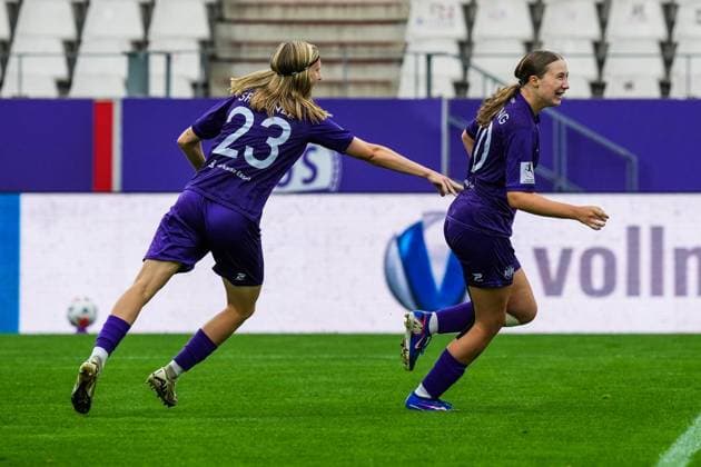 Frauenfussball in Essen ** NUR FÜR REDAKTIONELLE ZWECKE ** EDITORIAL USE ONLY **<p>Kyra Spitzner und Laura Bröring von SGS Essen freuen sich über ein Tor gegen Mönchengladbach. Das Spiel SGS Essen gegen Borussia Mönchengladbach endete am 30.08. 2026 mit X:X im Stadion Essen an der Hafenstraße 97a. Michael Gohl FUNKE Foto Services< p> Deutschland Nordrhein-Westfalen Essen Copyright: MichaelxGohl *** Women s Soccer in Essen ** FOR EDITORIAL PURPOSES ONLY ** EDITORIAL USE ONLY ** p Kyra Spitzner and Laura Bröring of SGS Essen celebrate a goal against Mönchengladbach. The match between SGS Essen and Borussia Mönchengladbach ended on August 30, 2026, with a score of X X at the Essen Stadium on Hafenstraße 97a. Michael Gohl, FUNKE Photo Services p Sports Germany North Rhine-Westphalia, Essen Copyright MichaelxGohl Copyright: MichaelxGohl doc87dupj197teli03lntw ,EDITORIAL USE ONLY