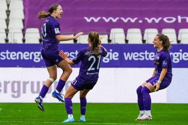 Frauenfussball in Essen ** NUR FÜR REDAKTIONELLE ZWECKE ** EDITORIAL USE ONLY **<p>Laura Bröring, Lia Henkelmann und JoÃ«lle Steiner von SGS Essen freuen sich über ein Tor gegen Mönchengladbach. Das Spiel SGS Essen gegen Borussia Mönchengladbach endete am 30.08. 2026 mit X:X im Stadion Essen an der Hafenstraße 97a. Michael Gohl FUNKE Foto Services< p> Deutschland Nordrhein-Westfalen Essen Copyright: MichaelxGohl *** Women s Soccer in Essen ** FOR EDITORIAL PURPOSES ONLY ** EDITORIAL USE ONLY ** p Laura Bröring, Lia Henkelmann, and Joëlle Steiner of SGS Essen celebrate a goal against Mönchengladbach The match between SGS Essen and Borussia Mönchengladbach ended on August 30, 2026, with a score of X-X at the Essen Stadium on Hafenstraße 97a. Michael Gohl, FUNKE Photo Services. p Sports, Germany, North Rhine-Westphalia, Essen. Copyright MichaelxGohl Copyright: MichaelxGohl doc87dupj8886besmzxcxf ,EDITORIAL USE ONLY