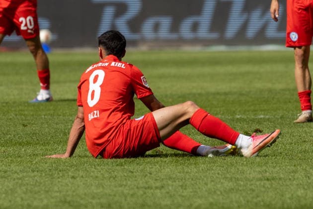 Deutschland: 2.Bundesliga, Saison 2026 2027, 30.08.2026, 3. Spieltag, 1.FC Magdeburg vs Holstein Kiel, Avnet Arena : Guillermo Balzi (Holstein Kiel, 8) verletzt am Boden *** Germany 2. Bundesliga, 2026–2027 Season, August 30, 2026, Matchday 3, 1. FC Magdeburg vs. Holstein Kiel, Avnet Arena Guillermo Balzi, Holstein Kiel, 8 injured on the field Copyright: xMichellexLukax