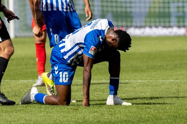 Deutschland: 2.Bundesliga, Saison 2026 2027, 30.08.2026, 3. Spieltag, 1.FC Magdeburg vs Holstein Kiel, Avnet Arena : Moritz-Broni Kwarteng (1.FC Magdeburg, 10) verletzt am Boden *** Germany 2. Bundesliga, 2026–2027 Season, August 30, 2026, Matchday 3, 1. FC Magdeburg vs. Holstein Kiel, Avnet Arena; Moritz Broni Kwarteng of 1. FC Magdeburg, No. 10, injured on the ground Copyright: xMichellexLukax