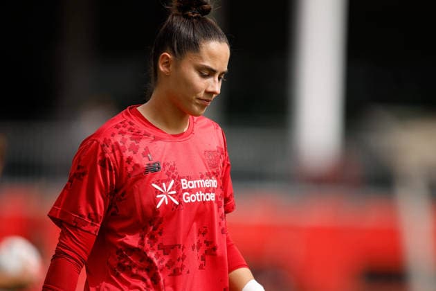 Fußball I Frauen I Bundesliga I Saison 2026-2027 I 2. Spieltag I Bayer 04 Leverkusen - VfL Wolfsburg I 30.08.2026 Charlotte Voll (1, Bayer 04 Leverkusen) wärmt sich auf. Freisteller, Nahaufnahme, Porträt, Portrait, Einzelfoto, Einzelbild, Körper Leverkusen Ulrich-Haberland-Stadion Niedersachsen Deutschland *** Soccer I Women s I Bundesliga I 2026–2027 Season I Matchday 2 I Bayer 04 Leverkusen vs. VfL Wolfsburg I August 30, 2026 Charlotte Voll 1, Bayer 04 Leverkusen warming up; cutout, close-up, portrait, single photo, single image, body; Leverkusen, Ulrich Haberland Stadium, Lower Saxony, Germany Copyright: xLobeca CedricxSiefkerx