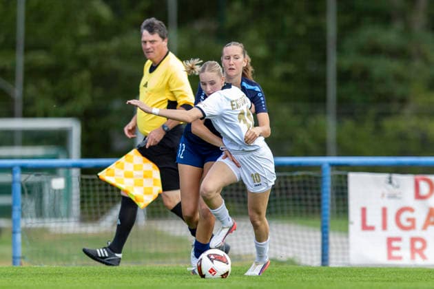 Regionalliga Nordost Frauen: 1. FFC Turbine Potsdam II vs. 1. FFV Erfurt; Potsdam; 30.08.2026 Maja Felicitas Bauerschmidt ( 10; 1. FFV Erfurt) gegen Hedda Wanda Schewe ( 12; 1. FFC Turbine Potsdam II) Regionalliga Nordost Frauen: 1. FFC Turbine Potsdam II vs. 1. FFV Erfurt; Sportforum Potsdam Waldstadt Schlaatz; 30.08.2026 Copyright: xBEAUTIFULxSPORTS Duehringx
