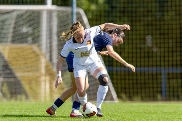 Regionalliga Nordost Frauen: 1. FFC Turbine Potsdam II vs. 1. FFV Erfurt; Potsdam; 30.08.2026 Pia Huck ( 21; 1. FFV Erfurt) gegen Helene Duwe ( 11; 1. FFC Turbine Potsdam II) Regionalliga Nordost Frauen: 1. FFC Turbine Potsdam II vs. 1. FFV Erfurt; Sportforum Potsdam Waldstadt Schlaatz; 30.08.2026 Copyright: xBEAUTIFULxSPORTS Duehringx