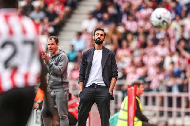 Premier League: Sunderland v Fulham Alvaro Arbeloa manager of Fulham reacts as the ball goes out for a Sunderland throw in during the Premier League match Sunderland vs Fulham at Stadium Of Light, Sunderland, United Kingdom on 30 August 2026 (Photo by Alfie Cosgrove News Images) Sunderland Stadium Of Light Tyne and Wear United Kingdom Copyright: xAlfiexCosgrove NewsxImagesx