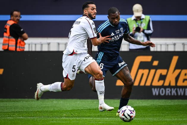 August 30, 2026, Paris, France, France: Mohamed ABDELMONEM of Nice and Otavio ATAIDE of Paris FC during the Ligue 1 match between Paris FC and OGC Nice at Jean-Bouin Stadium on August 30, 2026 in Paris, France. Paris France - ZUMAm308 20260830_zsp_m308_002 Copyright: xMatthieuxMirvillex